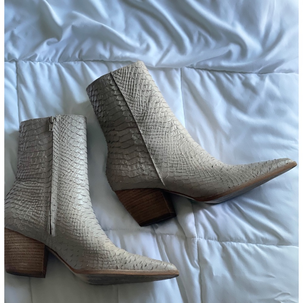 Matisse ivory Caty boots sz 9